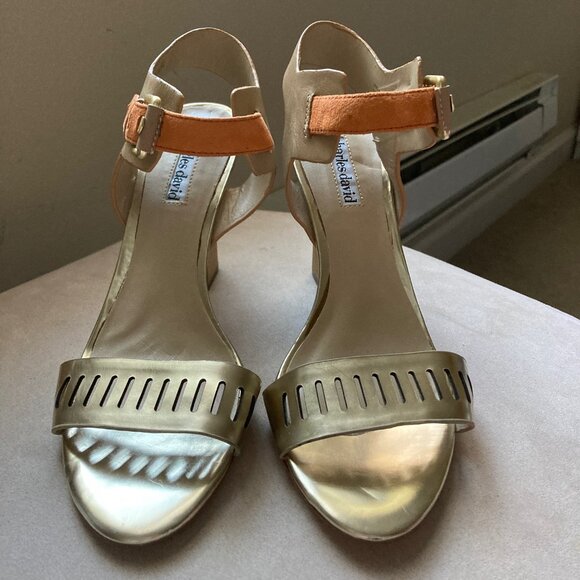 Wooden heel sandals - Picture 3 of 11